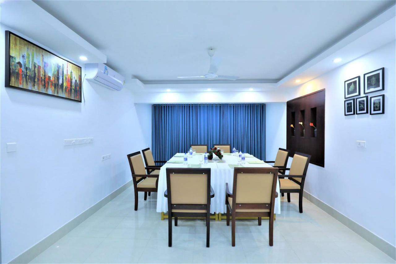 2300m2 1 slaapkamer, 2 privé badkamer Appartement in Pulimoodu Thiruvananthapuram Buitenkant foto